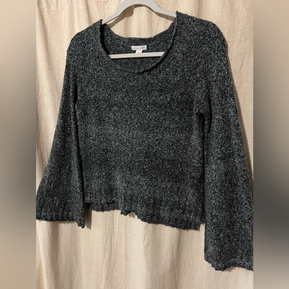 Melrose & Market Fuzzy Grey Bell Sleeve Sweater - Picture 3 of 5